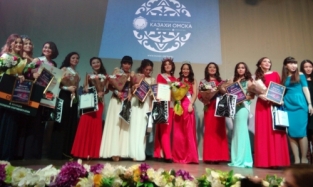 Четыре красавицы носили короны на конкурсе «Ару кыз-2016»
